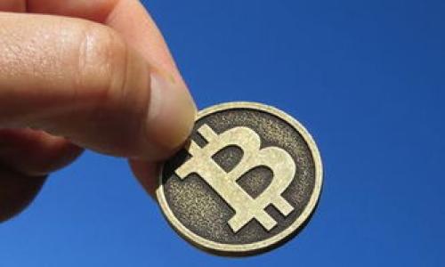 imToken钱包界面是一个数字货币钱包应用，它为用户提供了简洁易用的界面，在这个界面中，用户可以轻松管理他们的数字资产。接下来我们将深入探讨imToken钱包的各个方面，包括它的功能、使用体验以及相比其他数字钱包的优势和不足之处。

一、imToken钱包概述

imToken是一款拥有多种功能的数字货币钱包，致力于为用户提供安全、方便的数字资产管理服务。无论你是刚开始接触数字货币的新手，还是经验丰富的老手，imToken都能够满足你的需求。它支持多种主流数字货币，允许用户在同一个界面里管理不同的资产，让整个体验流畅且直观。

二、用户友好的界面设计

imToken的钱包界面设计非常注重用户体验。首页展示了用户的资产概览，包括当前资产价值，持有的各类数字货币及其占比。这样的展示方式让用户能够第一时间了解自己的财务状况。

除了资产首页，imToken还提供了清晰的导航条。用户可以通过简单的点击就找到他们需要的功能，比如转账、收款和交易等操作。这种设计充分考虑到了用户的习惯，避免了因为复杂的操作流程而造成的困扰。

三、资产管理：全面而高效

在imToken中，用户能够非常方便地管理他们的数字资产。钱包支持多种主流币种，比如以太坊（ETH）、比特币（BTC）等，而且用户还可以轻松添加和管理ERC20代币。这意味着你在持有各种数字货币时，imToken能够为你提供全方位的服务。

在转账和接收货币方面，imToken的界面让这一过程变得无比简单。用户只需输入对方的钱包地址，填写转账金额，添加备注（可选），然后轻松确认即可。整个过程直观且迅速，避免了大多数用户在使用数字钱包时常遇到的烦恼。

四、安全性：让用户放心使用

安全性无疑是imToken钱包最重要的特性之一。imToken采用了多层加密技术，确保用户的私钥始终保存在本地设备中，而不会与第三方服务器共享。这意味着即使黑客攻击暴露了网络接口，用户的资产依然处于安全状态。

这一点对那些对安全性有较高要求的用户来说尤为重要。imToken还支持指纹识别和面部识别，这为用户提供了额外的安全防护层。当你在进行敏感操作时，系统会要求你进行身份验证，这样大大降低了未经授权访问的风险。

五、生活在数字资产时代：使用的便利与灵活性

随着越来越多的商家和服务提供商开始接受数字货币支付，imToken钱包的灵活性也愈加重要。用户不仅能在个人之间转账，还可以利用imToken进行线下支付和在线购买。这种便利让许多用户逐渐将数字钱包视为生活中必不可少的一部分。

例如，当你去购物时，商家可能会提供一个二维码，你只需通过imToken扫描二维码，输入付款金额，轻松完成支付。这种快捷的支付体验，带来了前所未有的便利。

六、选择imToken的理由

无论从界面设计、用户体验、安全性，还是功能的丰富性来看，imToken都体现出了对用户需求的深刻理解。它不仅仅是一个存储数字资产的工具，更是用户进行数字资产管理、交易以及支付的得力助手。

这使得imToken在众多数字钱包中脱颖而出。许多用户反馈，imToken的直观设计和简单操作给他们带来了极大的便利，不论是新手还是老手，都能够快速上手并享受各种功能带来的优势。

七、总结：为什么不试试imToken钱包？

综上所述，imToken钱包不仅是一款功能强大的数字资产管理工具，更是一个注重用户体验和安全性的数字钱包应用。无论你是数字货币的初学者，还是经验丰富的投资者，imToken都能够为你提供必要的支持与便利。

如果你还在寻找合适的数字钱包，不妨试试imToken。亲自体验过之后，你可能会发现，这不仅仅是一个存储的工具，更是你数字资产生活中不可或缺的伙伴。

关键词：imToken钱包, 数字资产管理, 安全性, 用户体验, 数字货币支付

imToken钱包, 数字资产管理, 安全性, 用户体验, 数字货币支付/guanjianci

你知道怎么使用imToken钱包的界面吗？